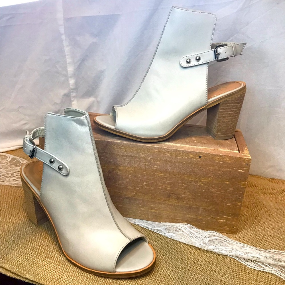 Catherine Malandrino open toe heels 3 1/2” heels.